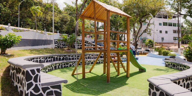 Prefeitura de Madre de Deus entrega obra de requalificação da praça na Nova Brasília