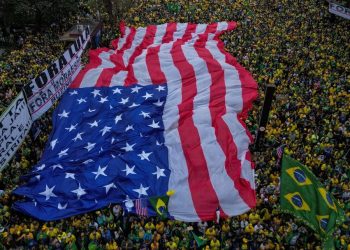 Bandeira dos EUA em protesto na Paulista repercute no ‘New York Times’: ‘Novo símbolo da direita brasileira’
