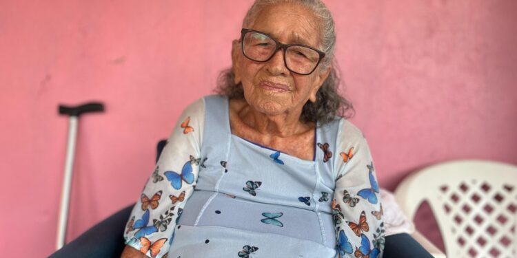 Mulher de 101 anos consegue aposentadoria por idade após quarenta anos de luta 