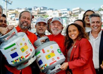 Gás de cozinha será distribuído de graça para 15 milhões de famílias; saiba quem tem direito