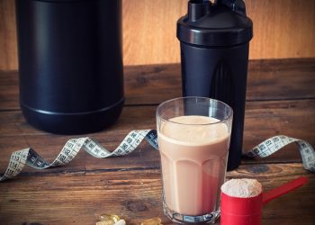 Creatina e tadala: Anvisa proíbe 32 suplementos da mesma empresa por produção ilegal