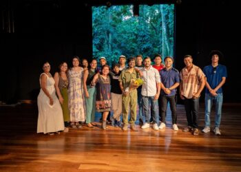 Estudantes do EJA de Madre de Deus participam de lançamento de livro na UFBA