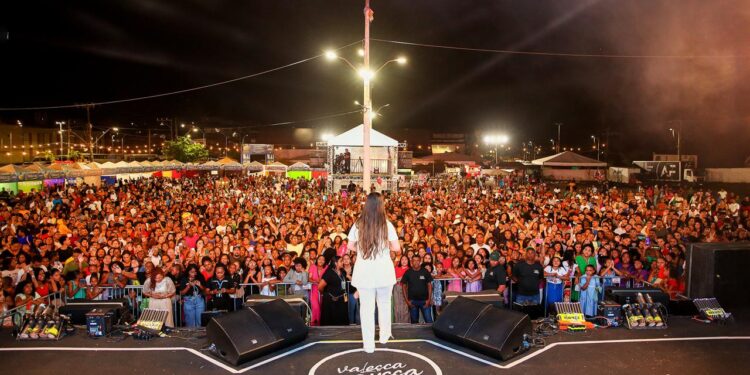 Candeias: Valesca Mayssa, Nara Costa e atrações locais emocionam público na abertura da Semana Evangélica