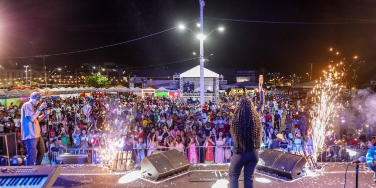 “Essa data jamais será esquecida”, diz o vocalista do Marcados em noite de fé e reconciliação na Semana Evangélica