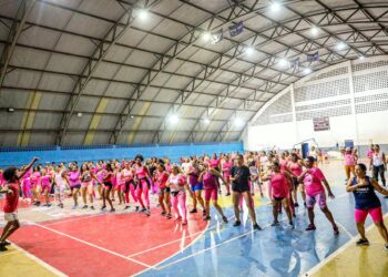 Candeias: Aulão de funcional e swing baiano homenageia Campanha do Outubro Rosa