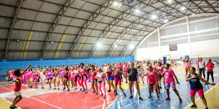 Candeias: Aulão de funcional e swing baiano homenageia Campanha do Outubro Rosa