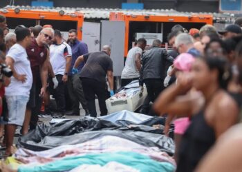 Comunidade do Rio amanhece com fila de corpos em praça após megaoperação