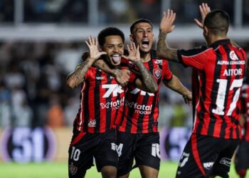 Vitória vence confronto contra o Santos por 1×0 e respira na luta contra o rebaixamento