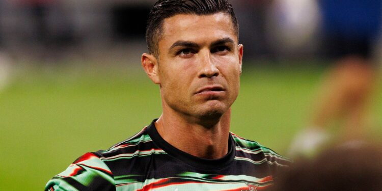 Cristiano Ronaldo se torna 1° bilionário da história do futebol