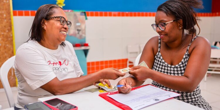 Candeias: Tickets da ceia natalina começam a ser entregues; mais de 20 mil famílias serão beneficiadas