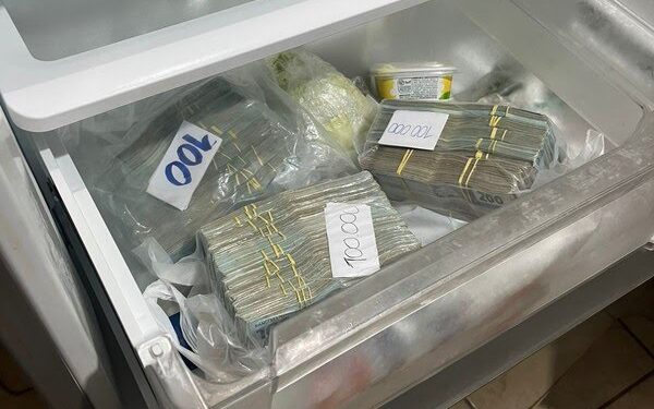 Polícia encontra mais de R$ 300 mil escondidos em gaveta de geladeira durante operação : Saiba mais