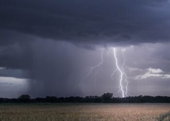 Virada de ano será com frente fria no Brasil e chuvas pelo país