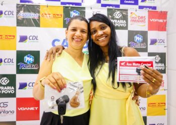 Candeias: Prefeito Eriton Ramos e diretoria da CDL entregam as chaves dos veículos às ganhadoras da campanha Natal de Luz Candeias