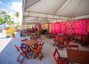 Prefeitura de Madre de Deus apoia barraqueiros com estrutura provisória no Complexo de Barracas