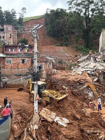 Chuva deixa 30 mortos 3 mil pessoas desabrigados em Juiz de Fora e Ubá; 39 estão desaparecidos