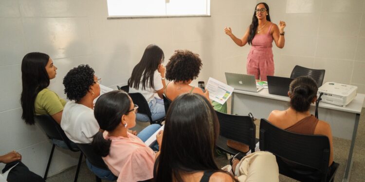 Candeias: SESAU inicia capacitação de enfermeiras para ofertar novo método contraceptivo no município