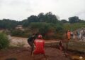Bombeiros e Defesa Civil resgatam moradores ilhados após fortes chuvas na zona rural de São Francisco