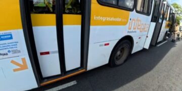 PM atira em pneus de ônibus para conter motorista em surto, em alta velocidade na Avenida Paralela