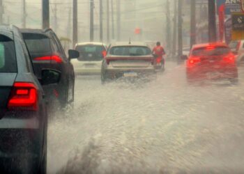 Bahia em alerta: dupla de ciclones atinge o Brasil e causa chuvas intensas