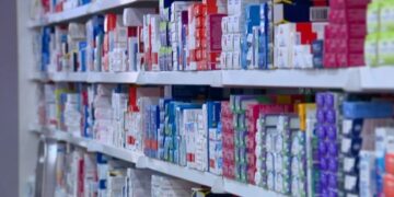 Supermercados vão poder vender remédios; entenda o que muda com a nova lei