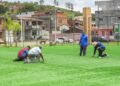 Candeias: Prefeitura inicia instalação de grama sintética no campo da Urbis 2