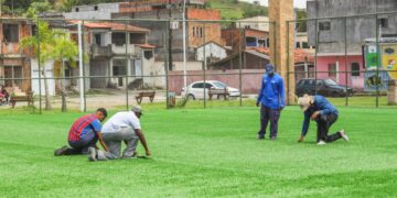Candeias: Prefeitura inicia instalação de grama sintética no campo da Urbis 2