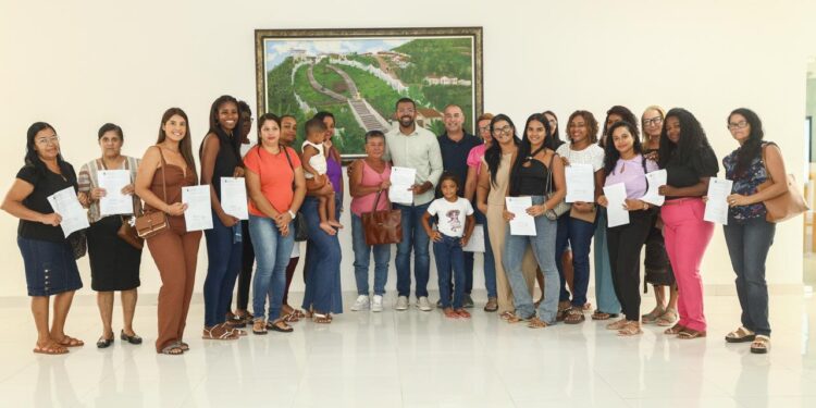 Candeias: Permissionários recebem as chaves dos boxes da Central de Abastecimento