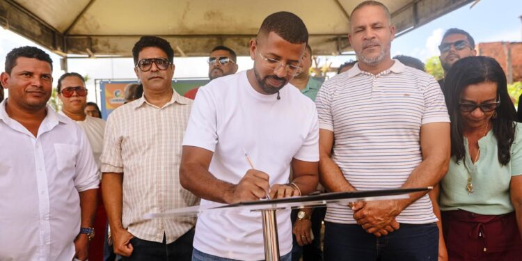 Candeias: Às margens da Lagoa da CCC, Prefeito Eriton autoriza construção do 6º complexo esportivo no município