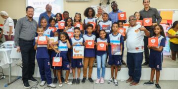 Candeias: Prefeitura entrega quase 200 óculos de grau gratuitos para alunos da rede municipal