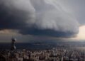 Ciclone extratropical e frente fria se formam na costa do Sul do Brasil