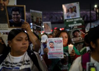 Horas antes da abertura da Copa, parentes de vítimas de cartéis fazem ato na capital mexicana