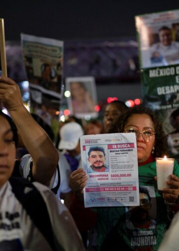 Horas antes da abertura da Copa, parentes de vítimas de cartéis fazem ato na capital mexicana