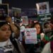 Horas antes da abertura da Copa, parentes de vítimas de cartéis fazem ato na capital mexicana