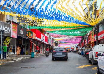 Candeias: Prefeitura inicia ornamentação junina e clima de São João toma conta da cidade