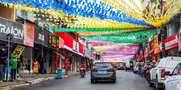 Candeias: Prefeitura inicia ornamentação junina e clima de São João toma conta da cidade