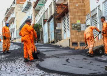 Programa Asfalta Candeias chega ao bairro do Santo Antônio