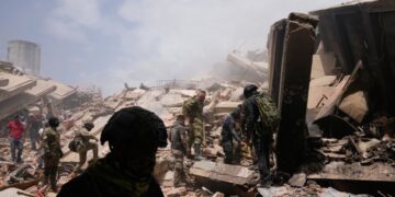 Venezuela entra no 3º dia de buscas:  Terremoto, devastação e aguardo de ajuda internacional com milhares de feridos e 50 mil desaparecidos
