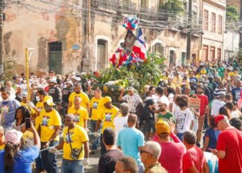 Governador da Bahia é vaiado no desfile de 2 de Julho e acende alerta para o PT