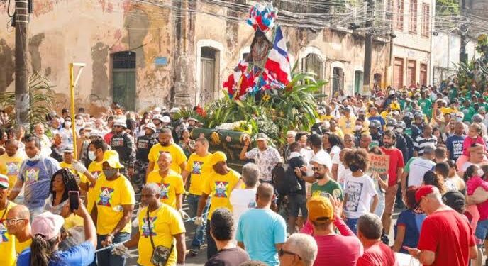 Governador da Bahia é vaiado no desfile de 2 de Julho e acende alerta para o PT