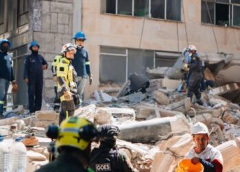 Colômbia: mulher sobrevive 35 horas embaixo dos escombros após terremoto