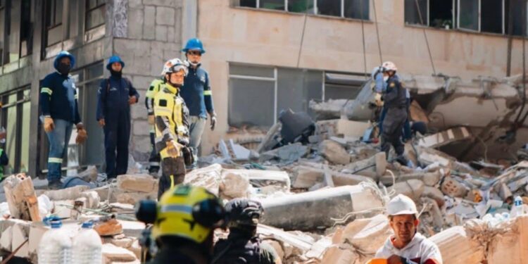 Colômbia: mulher sobrevive 35 horas embaixo dos escombros após terremoto