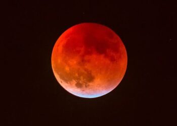 Eclipse solar leva dezenas de pessoas a hospitais 