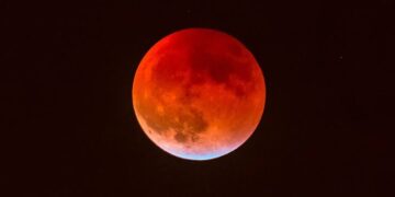 Eclipse solar leva dezenas de pessoas a hospitais 