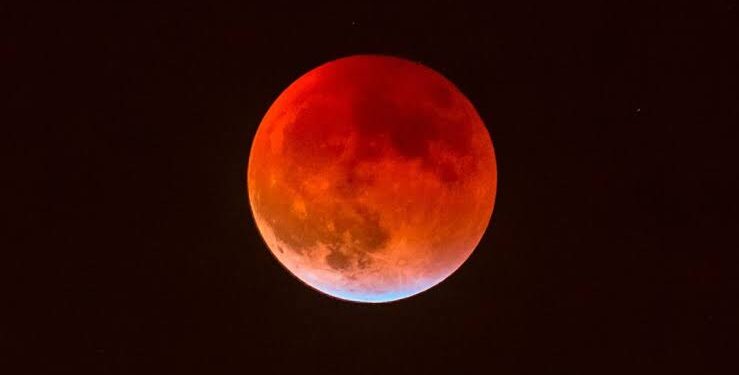 Eclipse solar leva dezenas de pessoas a hospitais 