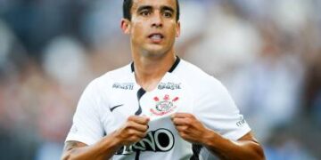 Ex-jogador do Corinthians e Athletico-PR, é preso por suspeita de violência doméstica